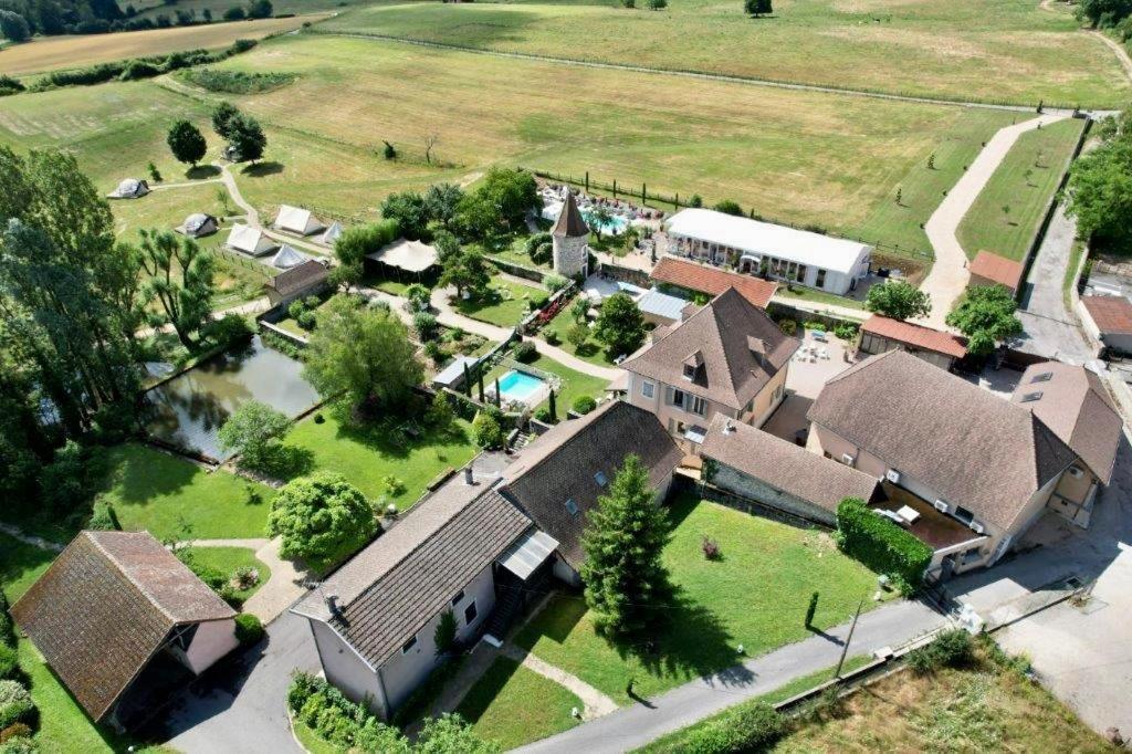 Domaine De Suzel Hotel Vignieu ภายนอก รูปภาพ