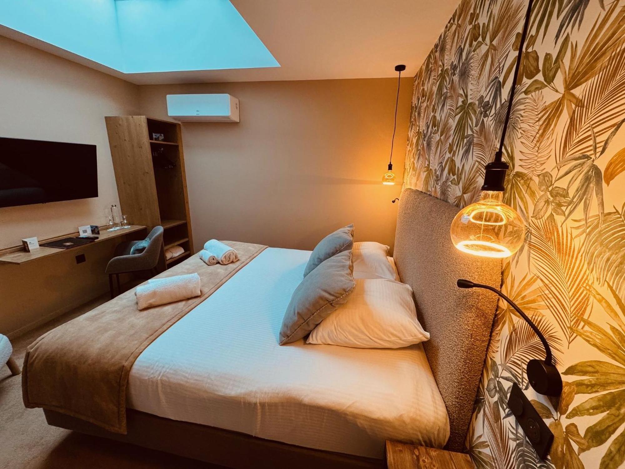 Domaine De Suzel Hotel Vignieu ภายนอก รูปภาพ